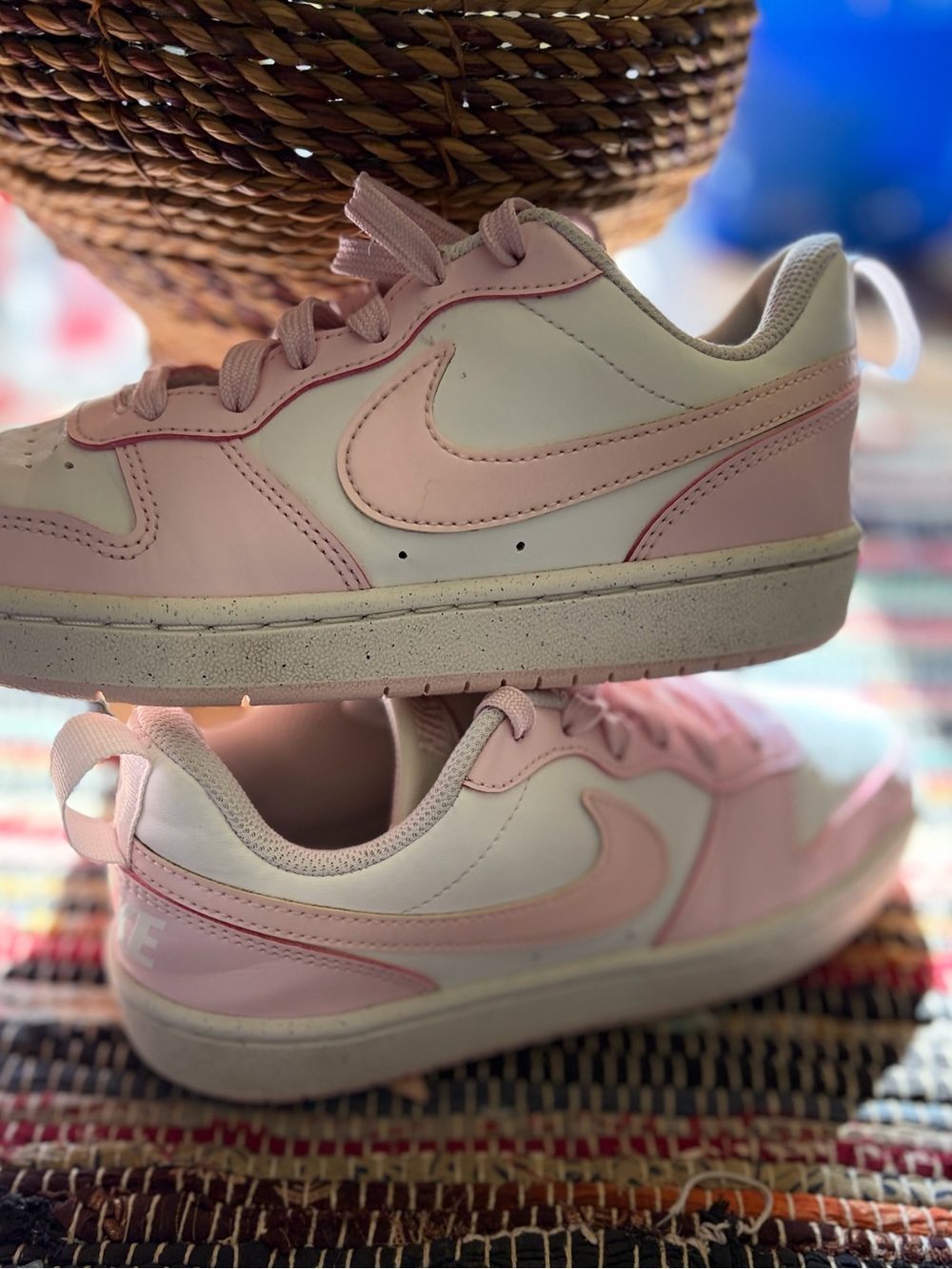 Nike Kids Low-Top Sneakers in Pink and White